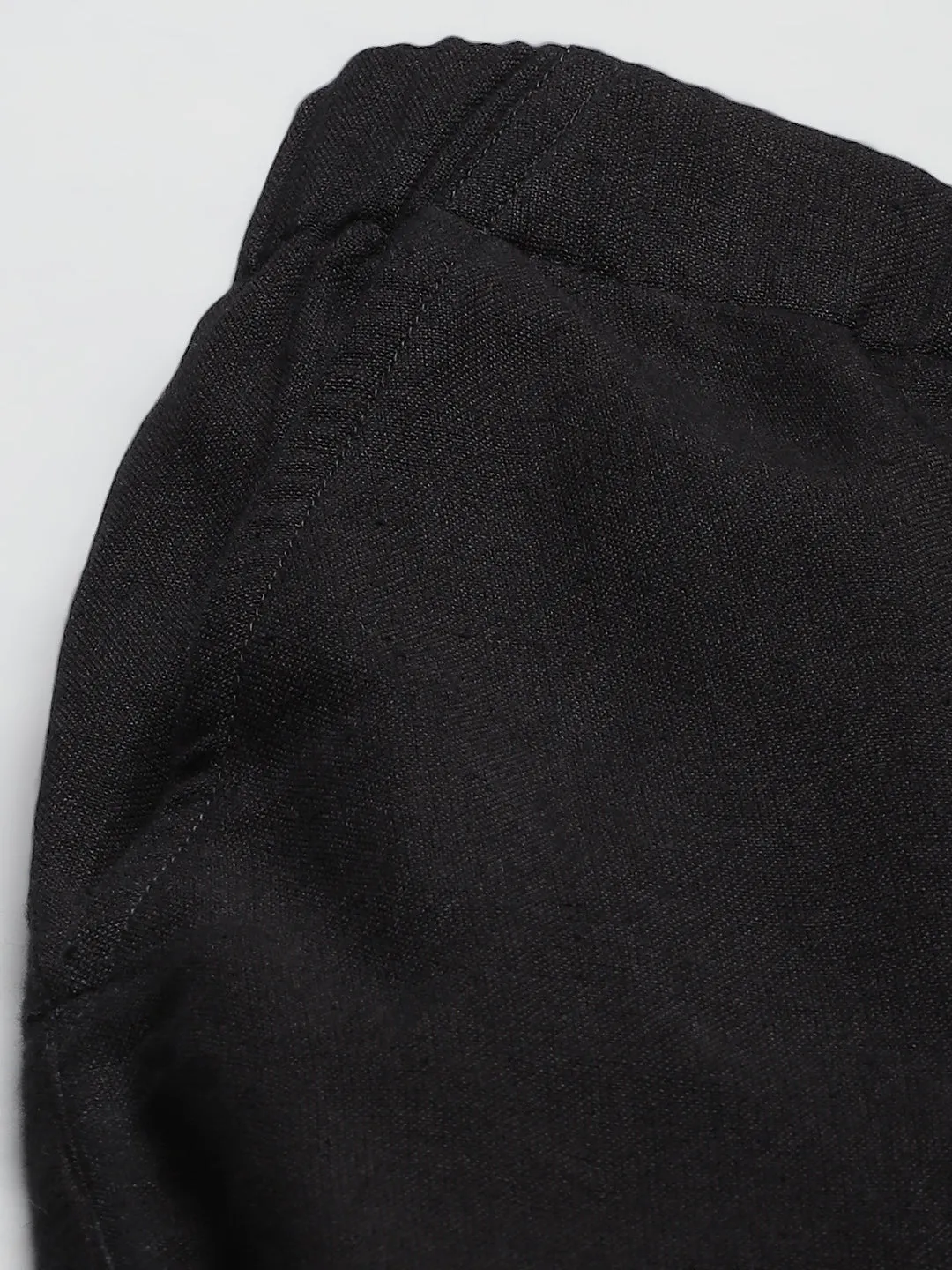 DENNISON Men Black Relaxed Tapered Fit Easy Wash Trousers