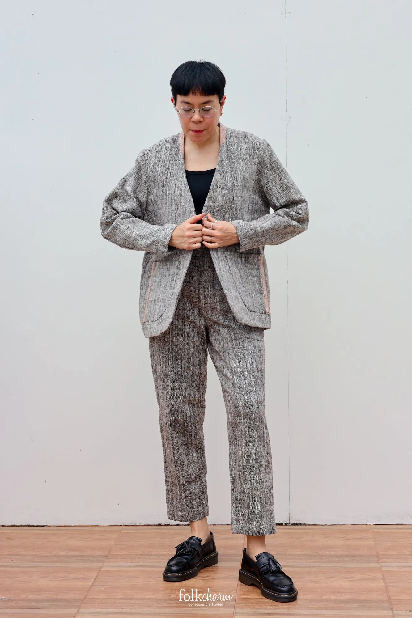 Ebony White Relaxed-fit Collarless Blazer