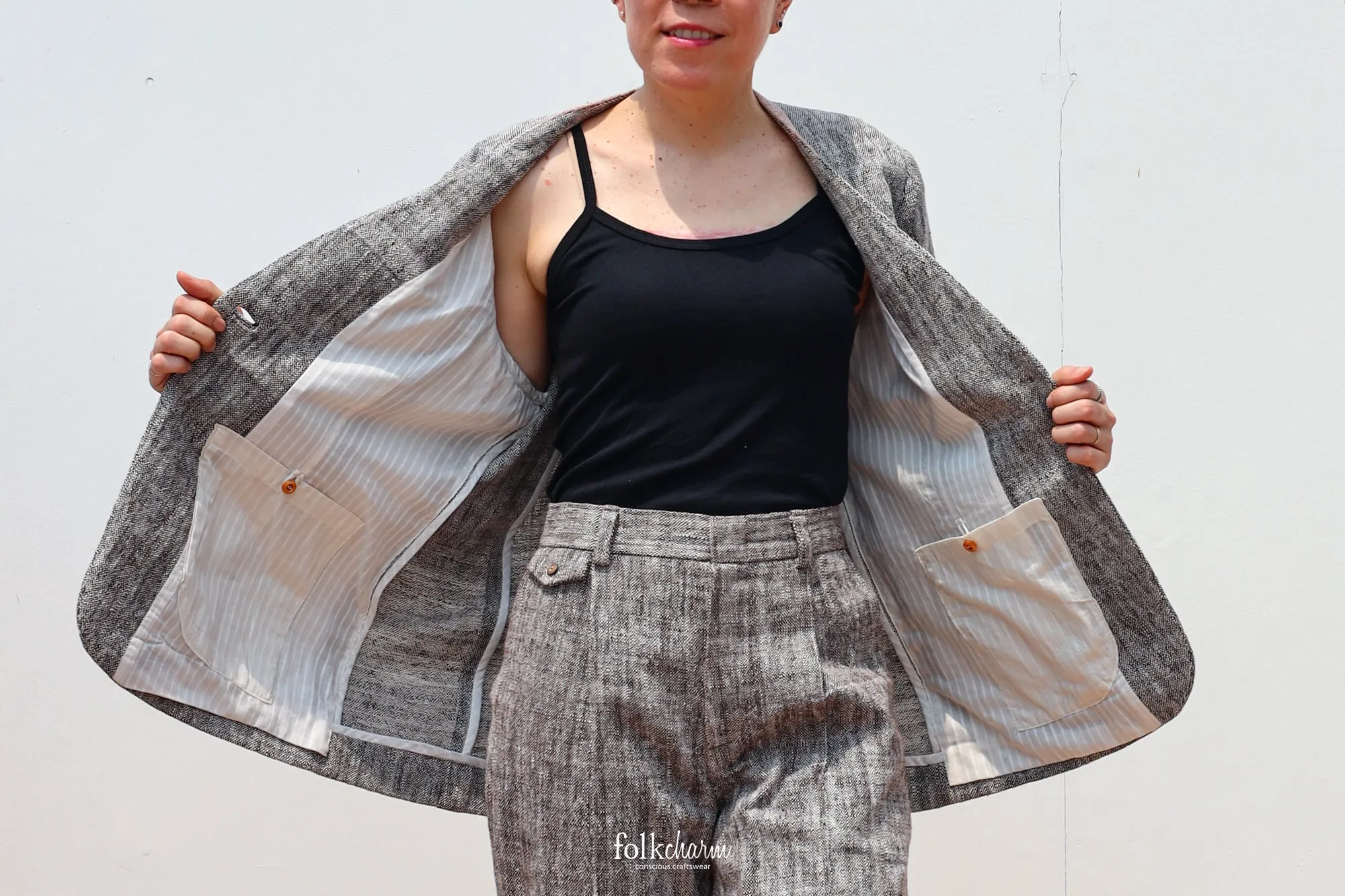 Ebony White Relaxed-fit Collarless Blazer